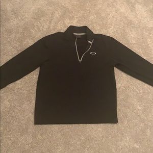Men’s medium Oakley half zip.